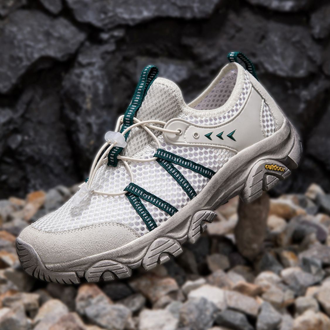 LIGHTWEIGHT HIKING SNEAKER