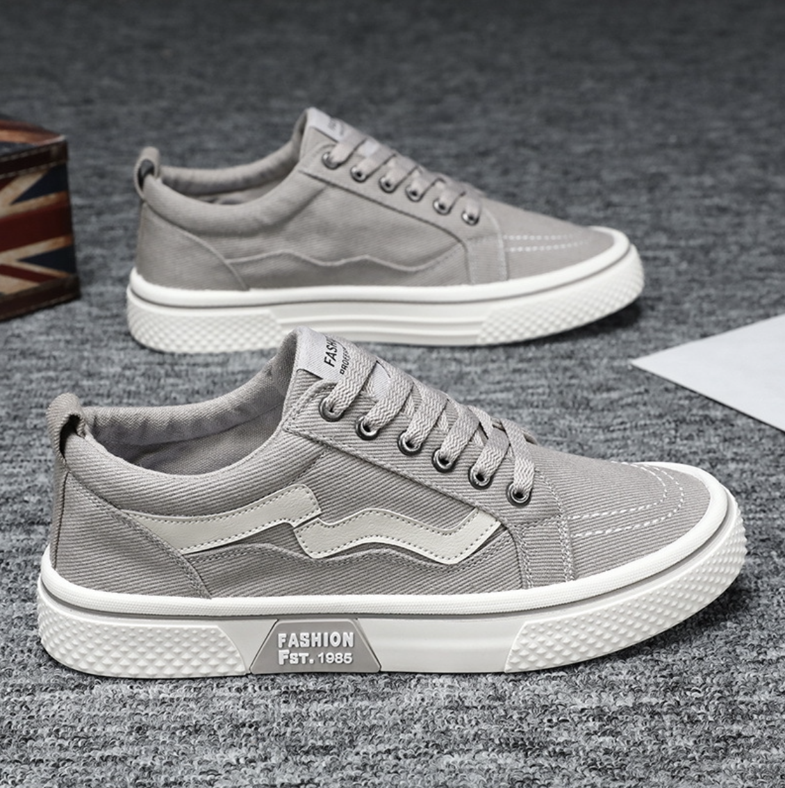 TRENDY CANVAS SNEAKERS