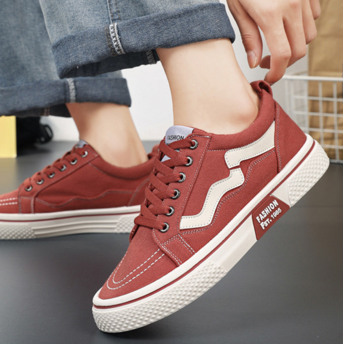 TRENDY CANVAS SNEAKERS