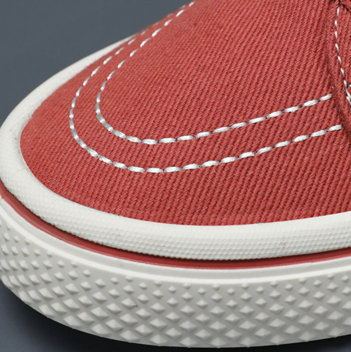 TRENDY CANVAS SNEAKERS