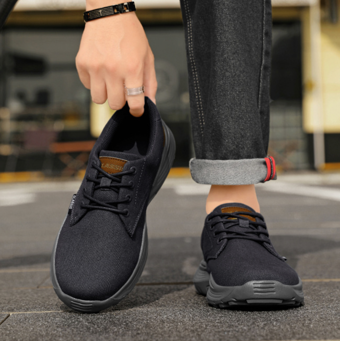 WEAR-RESISTANT WALKING SNEAKERS