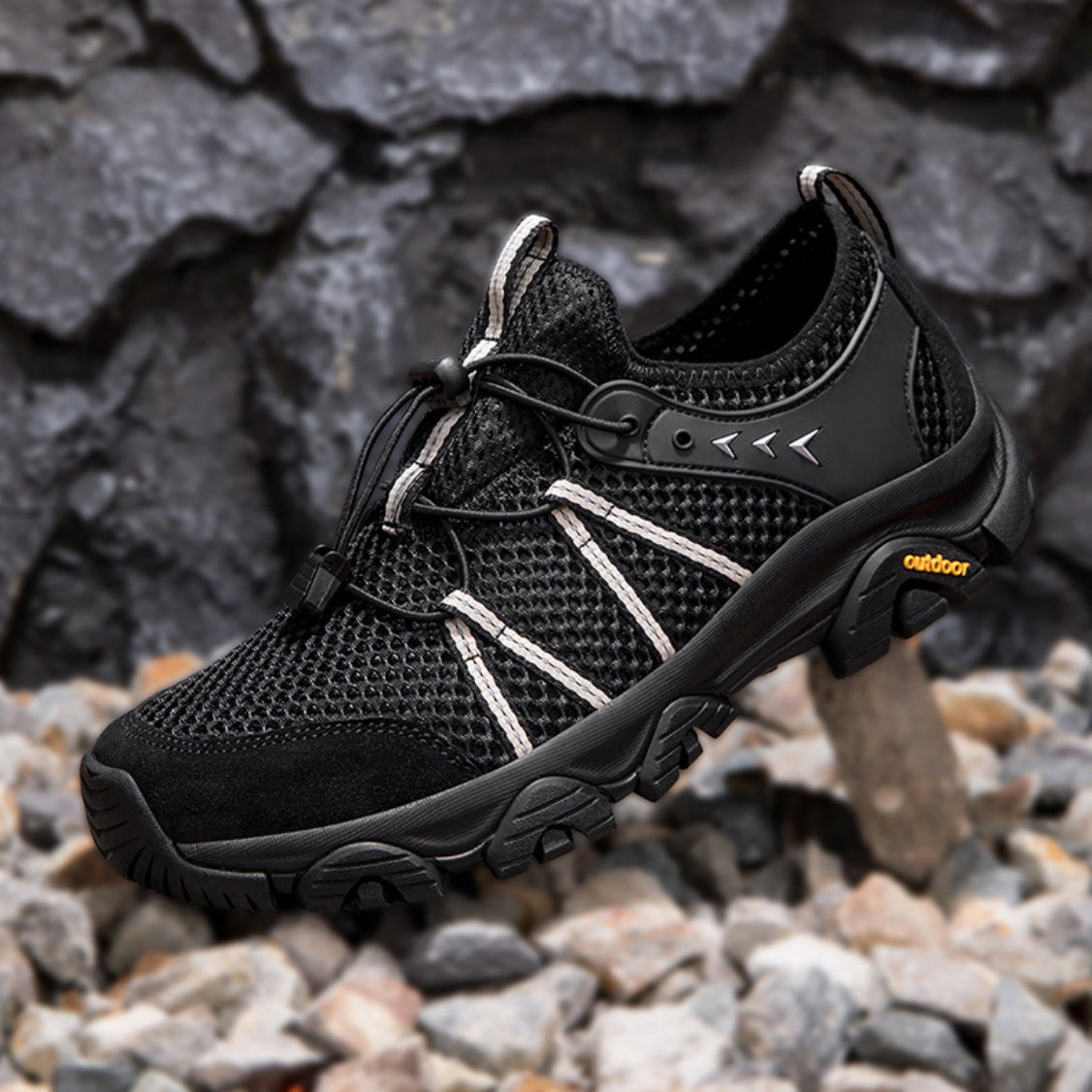 LIGHTWEIGHT HIKING SNEAKER