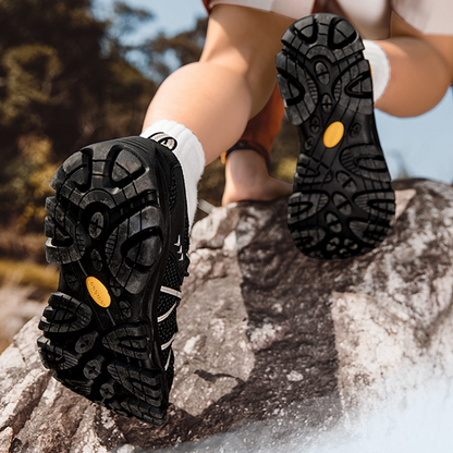 LIGHTWEIGHT HIKING SNEAKER