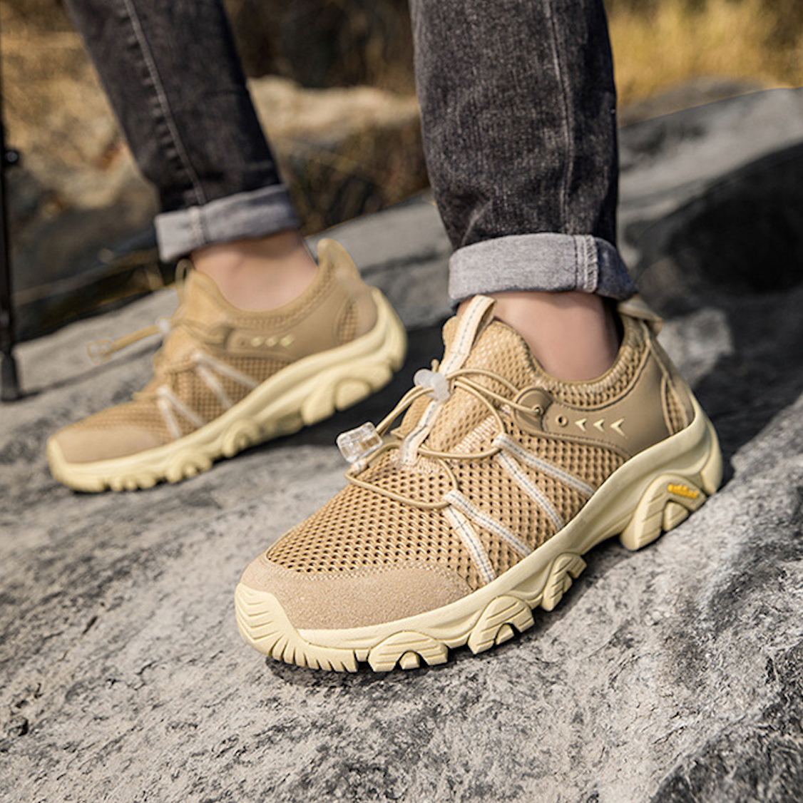 LIGHTWEIGHT HIKING SNEAKER