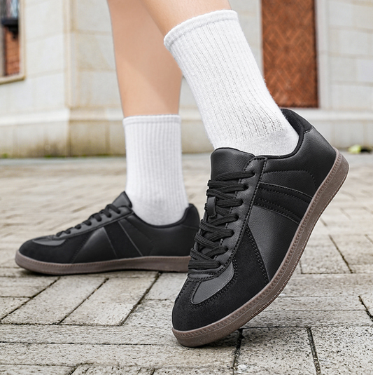 CASUAL LOW-TOP SNEAKERS
